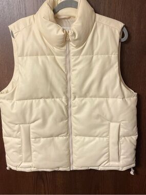 Hollister Cream Quilted Puffer Vest